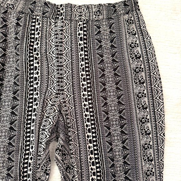 Susan Graver Boho Print Lounge Pants Size 1XP Black White Elastic Waist Joggers - Picture 3 of 12